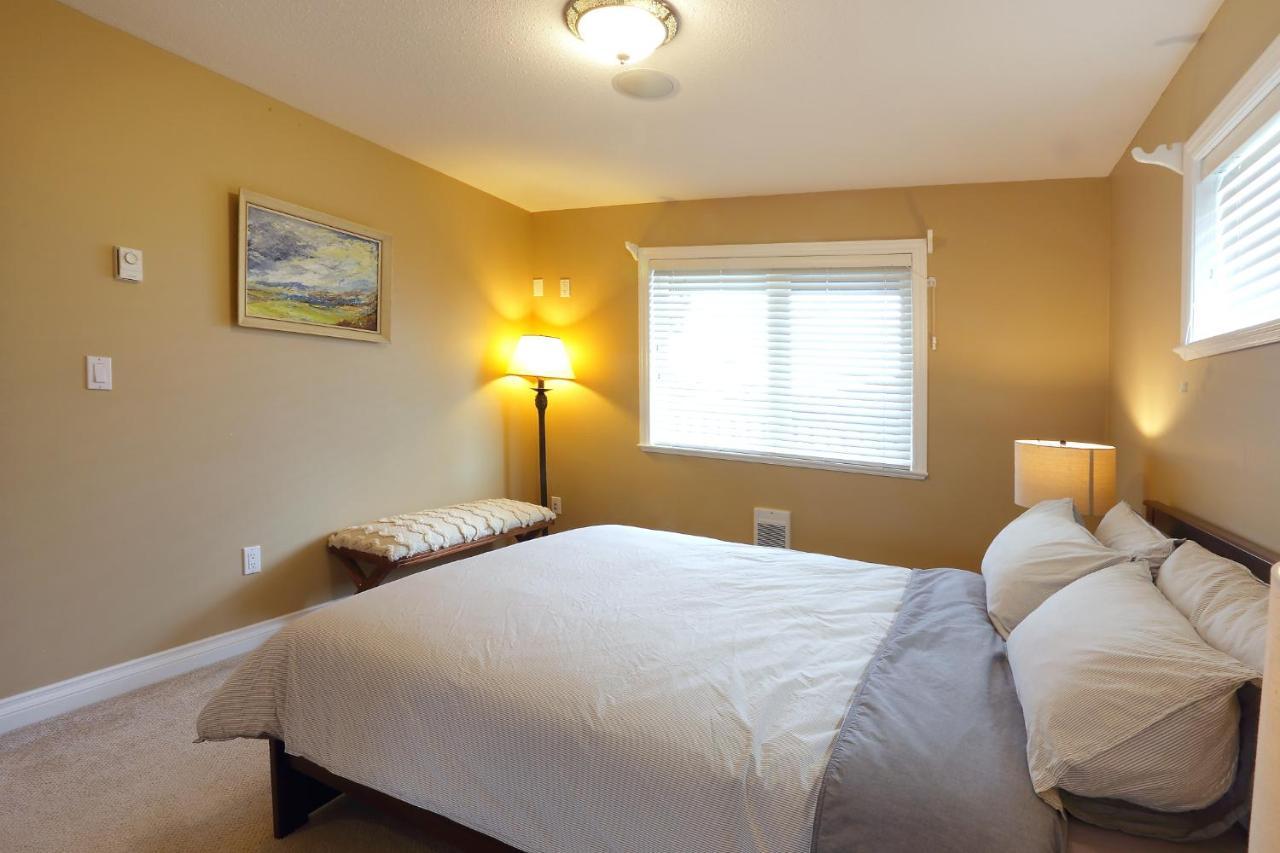 Lovely J Home -Stunning River View Cozy Two Bedroom Private Suite New Westminster Buitenkant foto