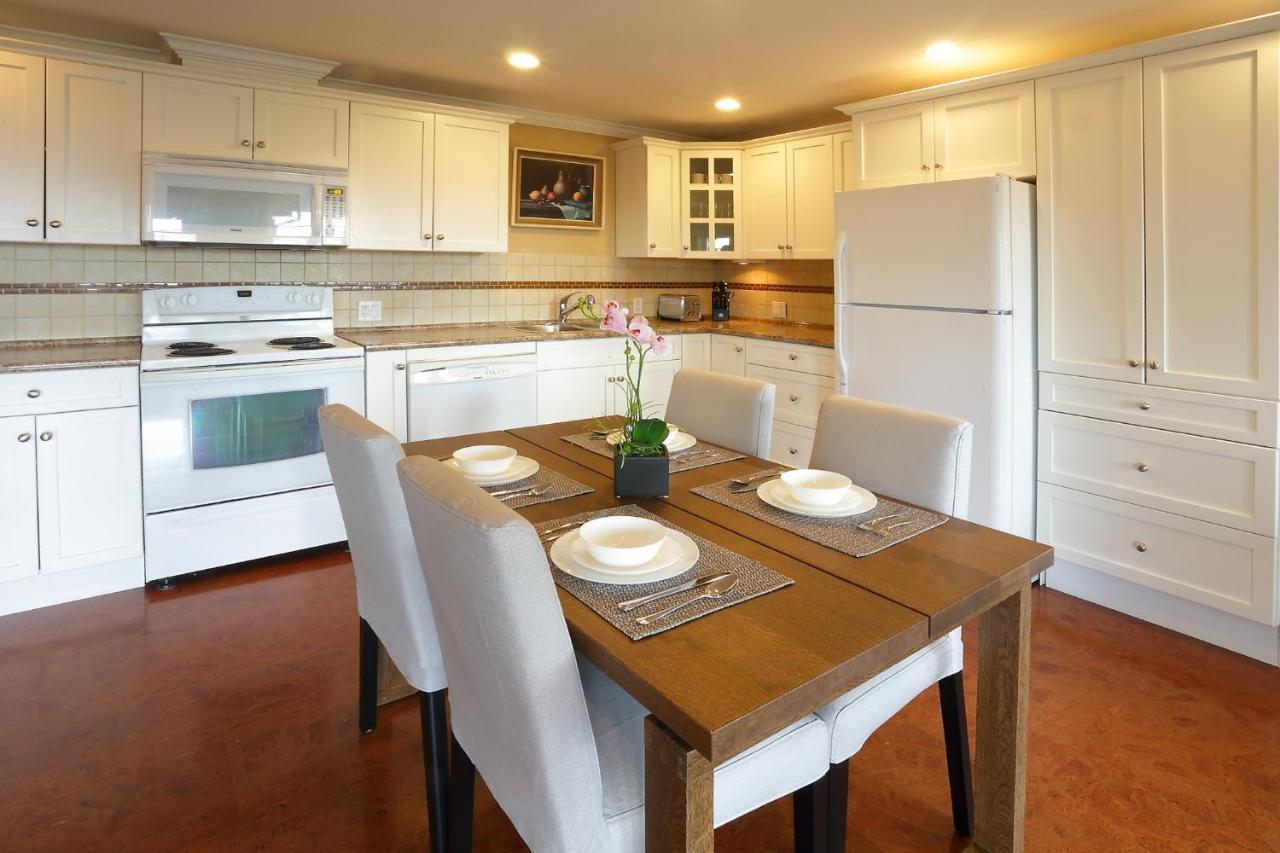 Lovely J Home -Stunning River View Cozy Two Bedroom Private Suite New Westminster Buitenkant foto