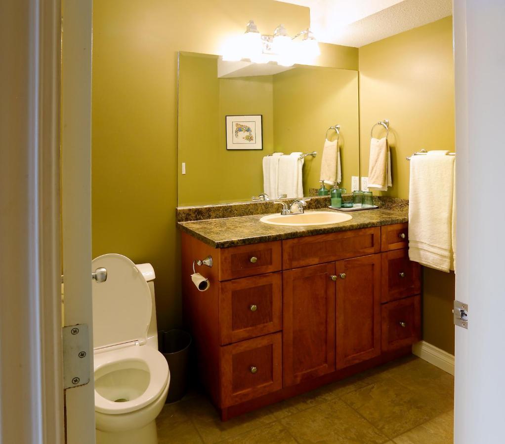 Lovely J Home -Stunning River View Cozy Two Bedroom Private Suite New Westminster Buitenkant foto