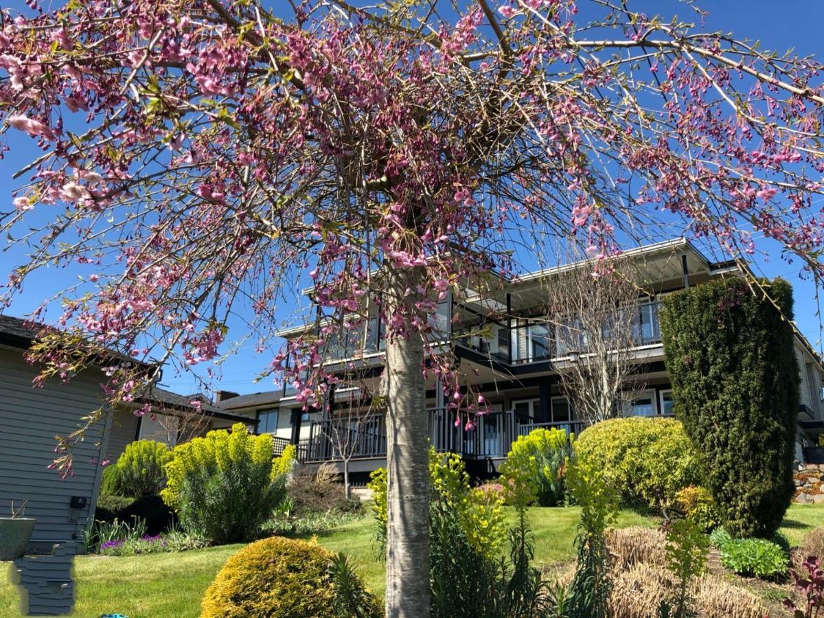 Lovely J Home -Stunning River View Cozy Two Bedroom Private Suite New Westminster Buitenkant foto