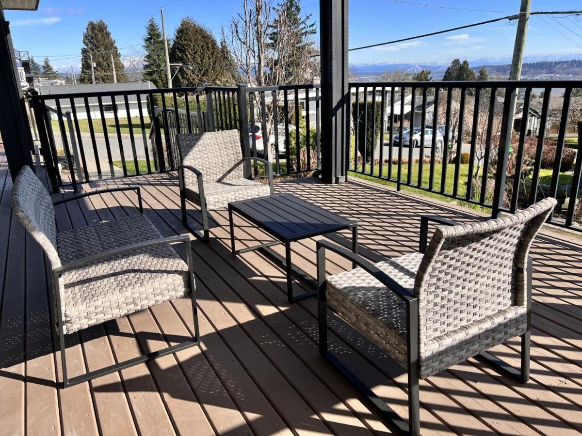 Lovely J Home -Stunning River View Cozy Two Bedroom Private Suite New Westminster Buitenkant foto