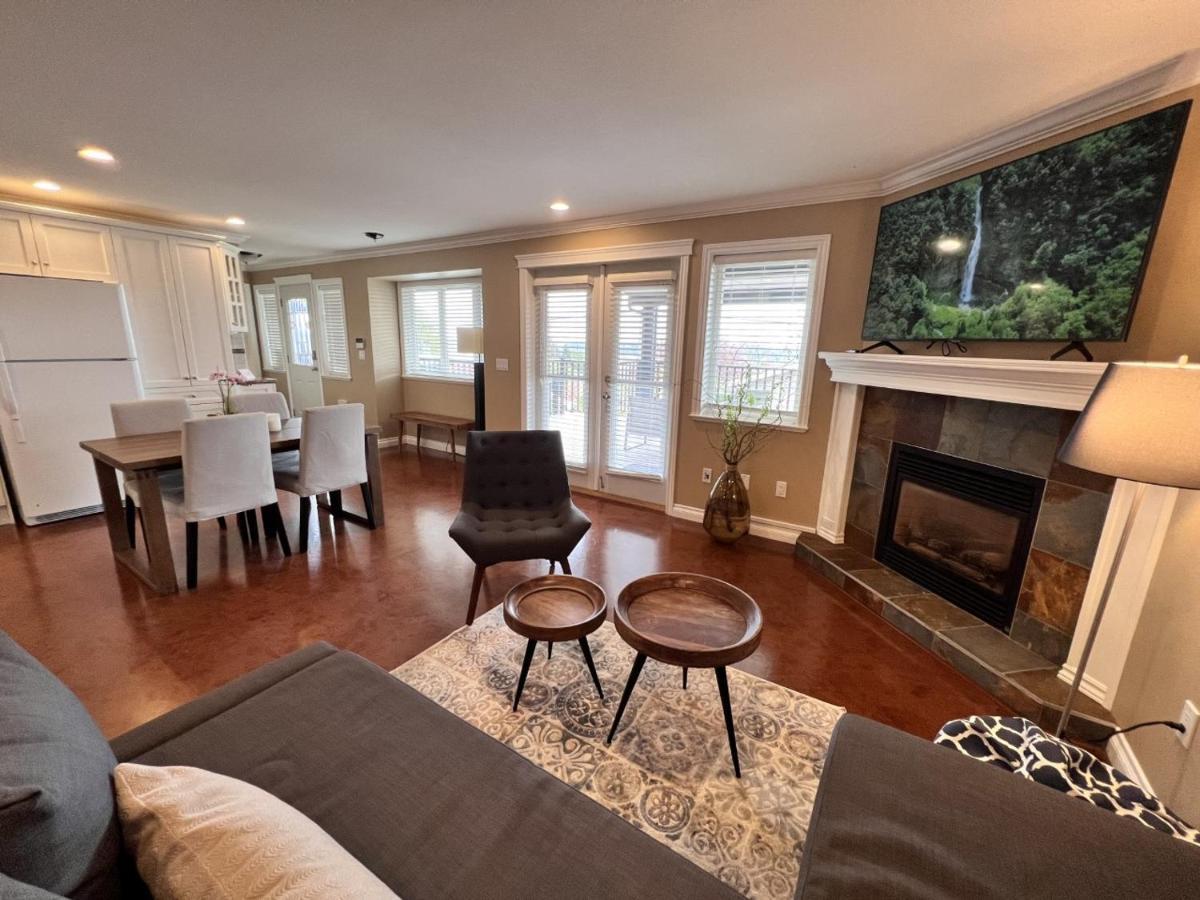 Lovely J Home -Stunning River View Cozy Two Bedroom Private Suite New Westminster Buitenkant foto