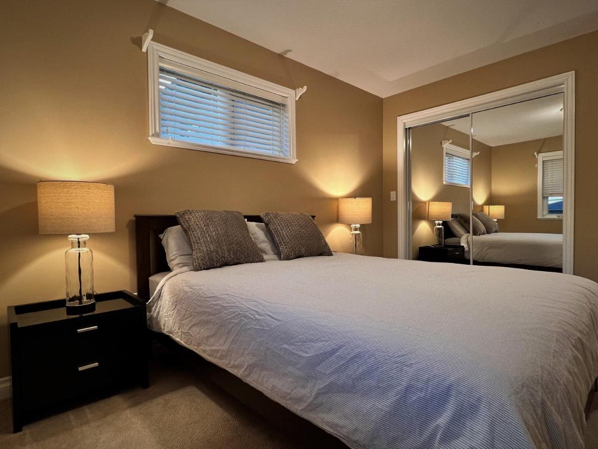 Lovely J Home -Stunning River View Cozy Two Bedroom Private Suite New Westminster Buitenkant foto